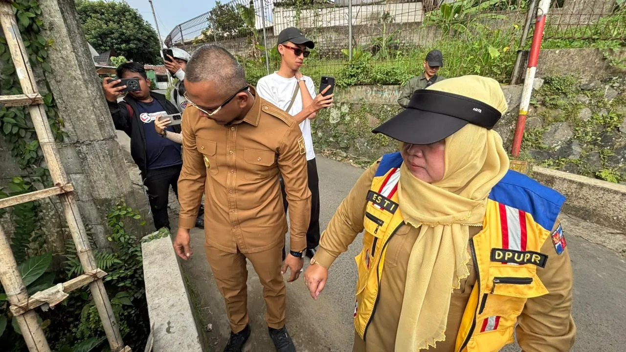 Dinas PUPR dan Wakil Walikota Bogor sedang Meninjau Jalan Alternatif Batutulis Kota Bogor